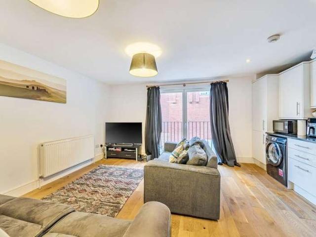 Flat for sale in Clewer Village, Windsor