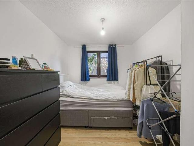 Flat for sale in Rotherhithe, Greater London