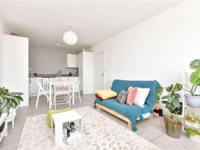 Flat for sale in Hackbridge, Greater London