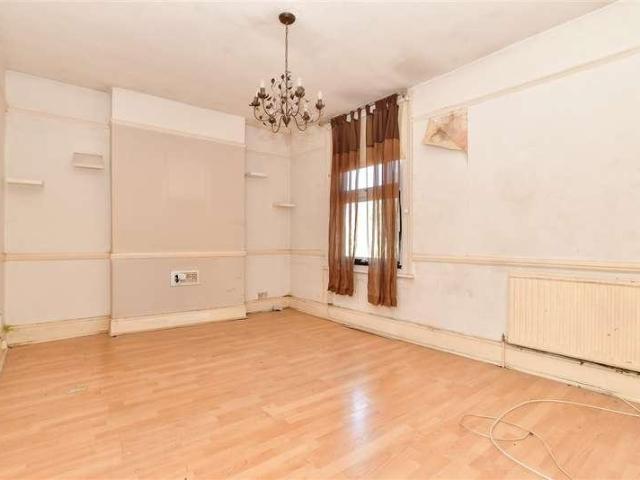 Flat for sale in Hale End, Greater London