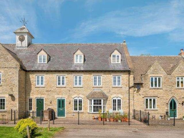 Flat for sale in Evershot, Oxfordshire