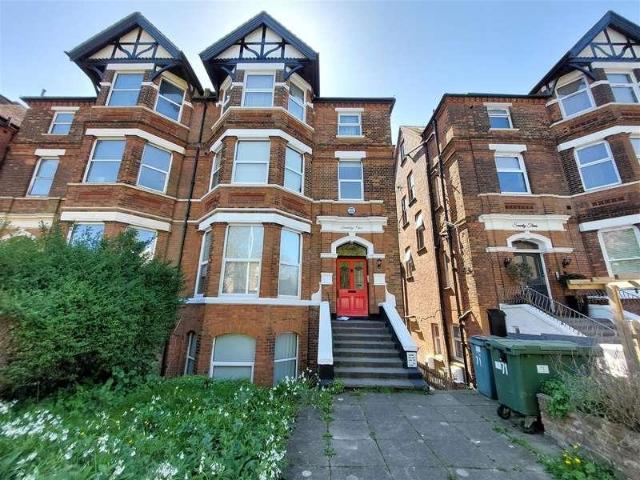 Flat for sale in Folkestone