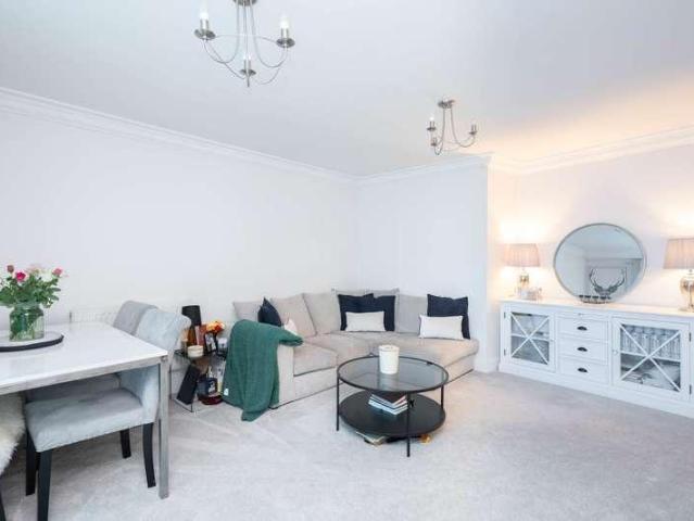 Flat for sale in New Town, Horsham