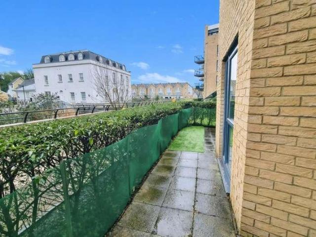 Flat for sale in Pouchen End, Hertfordshire