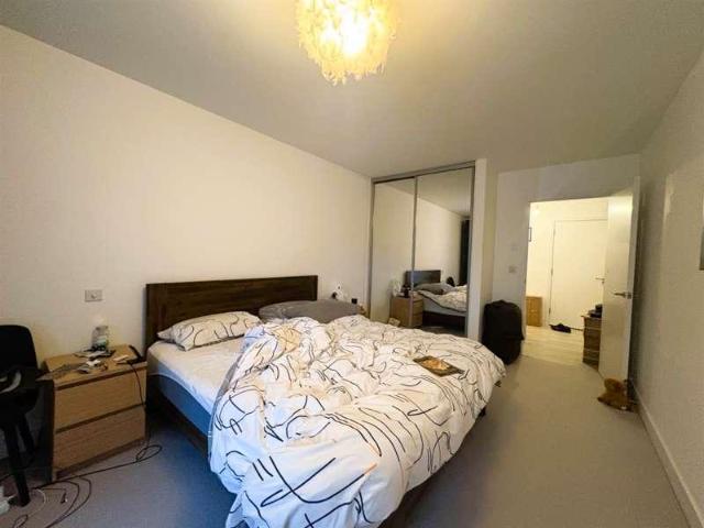 Flat for sale in London Borough of Ealing, Greater London