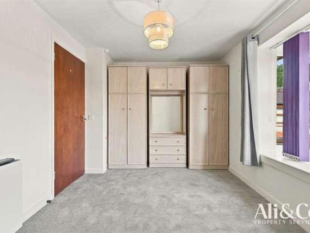 Flat for sale in Little Thurrock, Grays