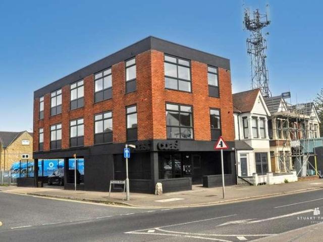 Flat for sale in Essex