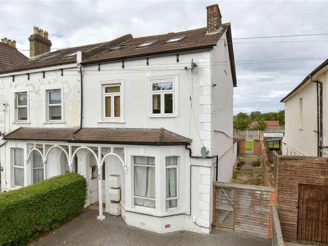 Flat for sale in London Borough of Croydon, Greater London