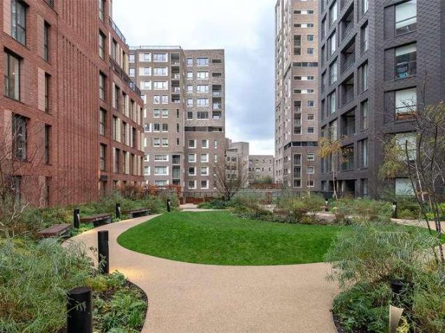 Flat for sale in Elephant and Castle, Greater London