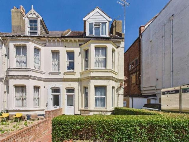 Flat for sale in West Worthing, Worthing