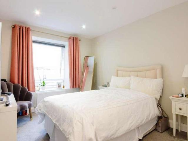 Flat for sale in Stanmore Broadway, Greater London