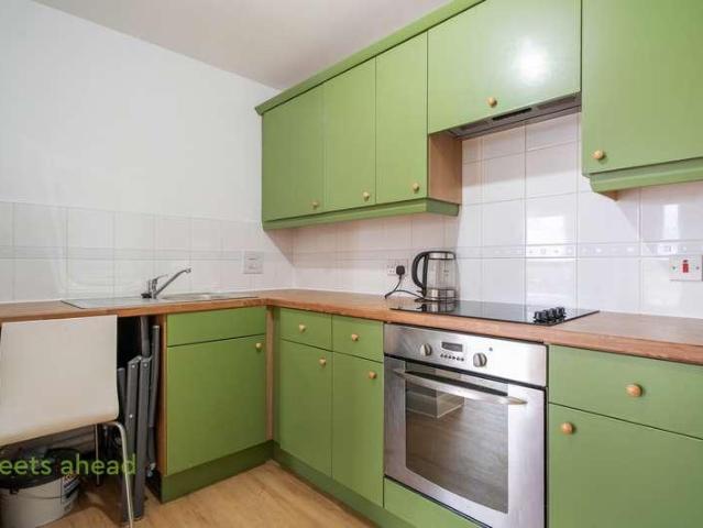 Flat for sale in London Borough of Croydon, Greater London