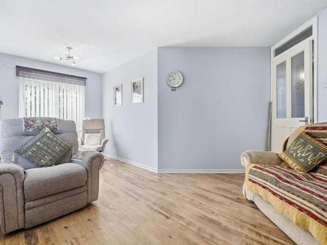 Flat for sale in Wanstead, Greater London