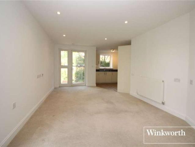 Flat for sale in Elstree and Borehamwood, Borehamwood