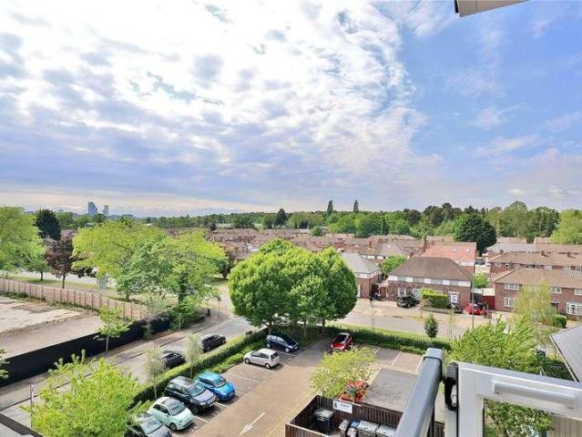 Flat for sale in Sheerwater, Woking