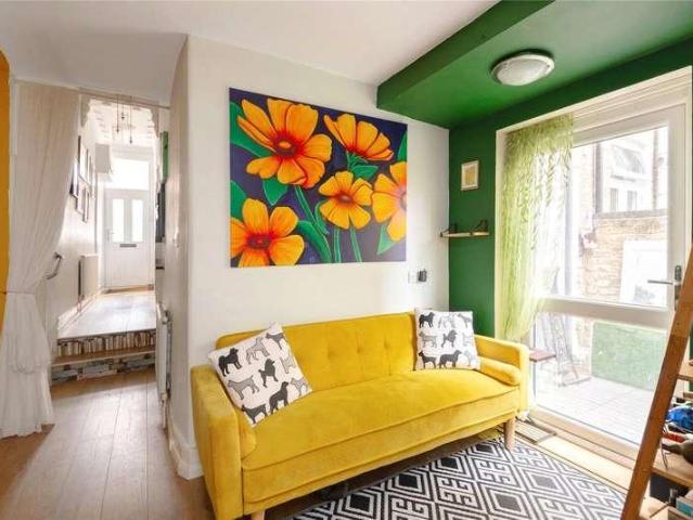 Flat for sale in Falcon Estate, Greater London