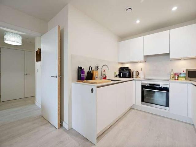 Flat for sale in Kodak, Greater London