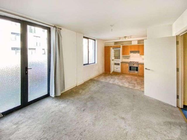Flat for sale in Whyteleafe, Whyteleafe