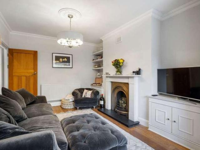 Flat for sale in Finsbury Park, Greater London