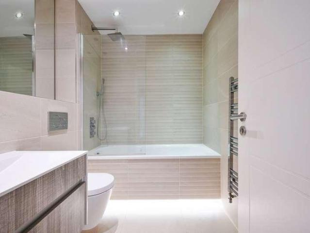 Flat for sale in Oxted, Hillview
