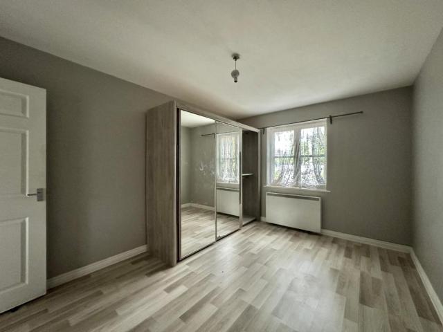 Flat for sale in Hayes, Greater London