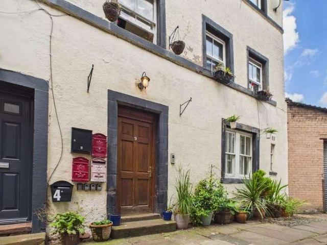 Flat for sale in Fell Lane