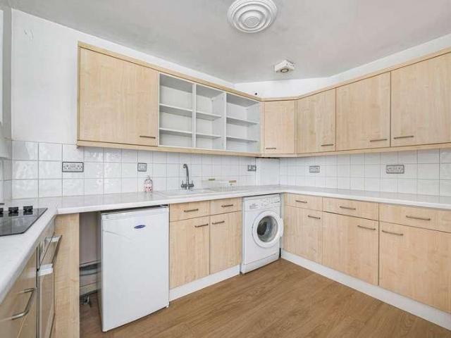Flat for sale in Goddington, Greater London