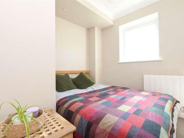 Flat for sale in Pachesham Park, Surrey