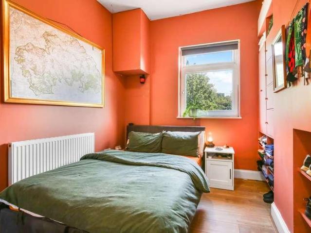 Flat for sale in Old Ford, Greater London