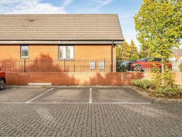 Flat for sale in Ermin Park, Tewkesbury