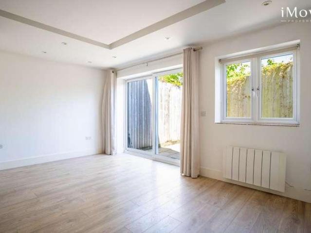 Flat for sale in Crystal Palace, Greater London