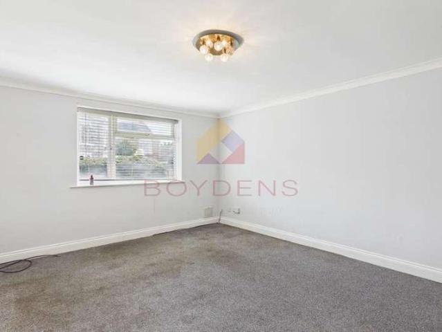 Flat for sale in Fordham Heath, Essex