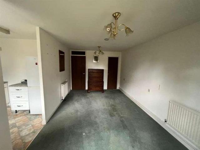 Flat for sale in Denham, Denham Green