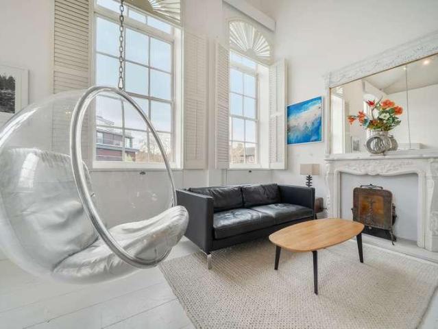 Flat for sale in Kennington Cross, Greater London