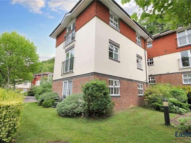 Flat for sale in Coulsdon, Chipstead