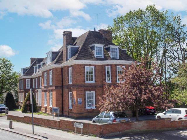 Flat for sale in Golders Green, Greater London