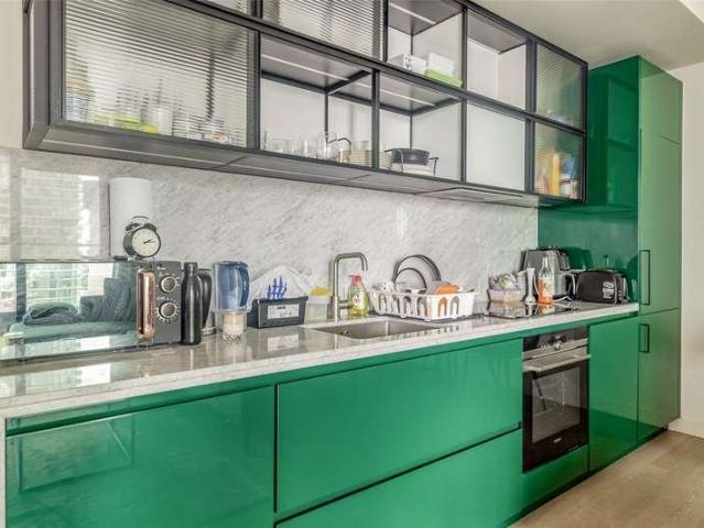 Flat for sale in Canary Wharf, Greater London