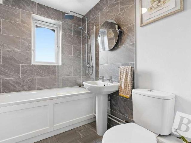 Flat for sale in Vange, Essex