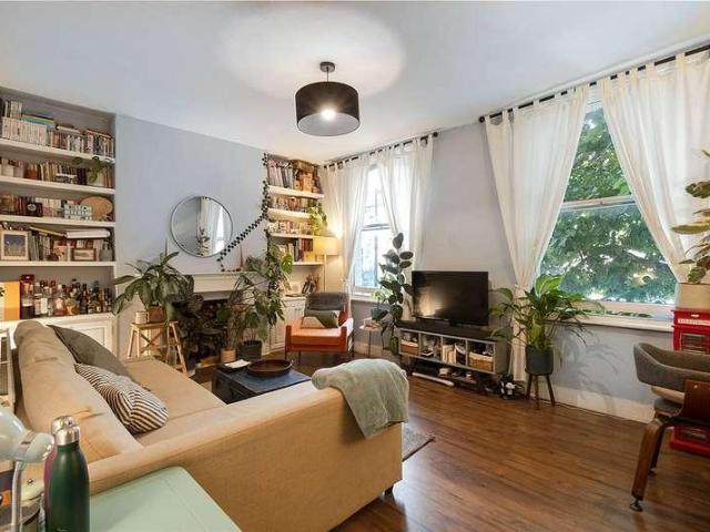 Flat for sale in London Borough of Southwark, Greater London