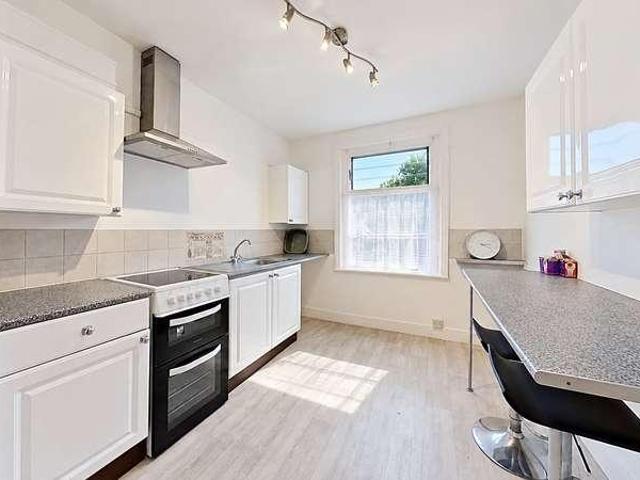 Flat for sale in Oxenden, The Bridge