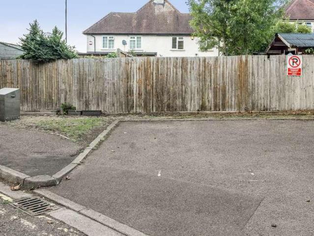 Flat for sale in Northwood, Greater London