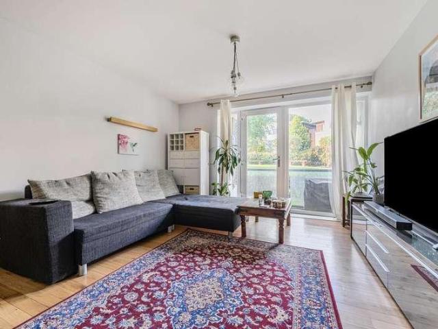 Flat for sale in West Finchley, Greater London