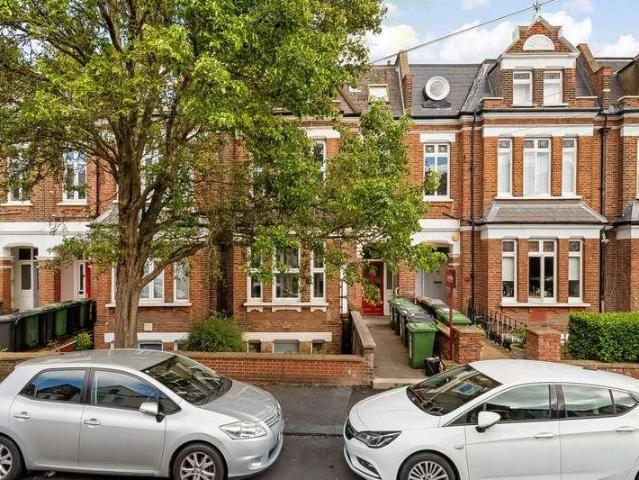 Flat for sale in Penge, Greater London
