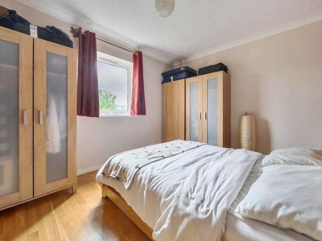 Flat for sale in Romsey, Cambridge