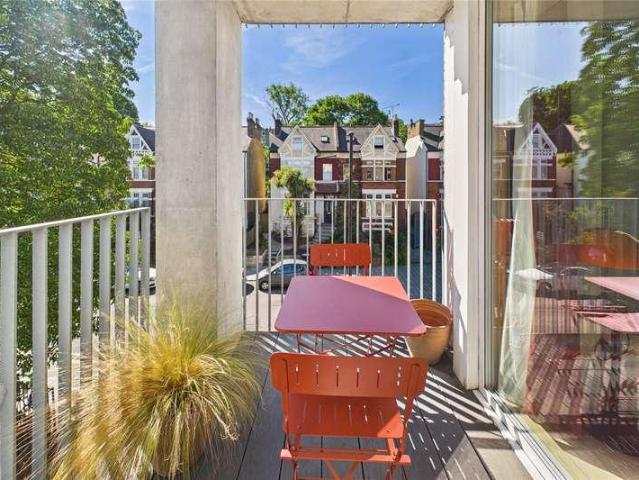 Flat for sale in West Norwood, Greater London