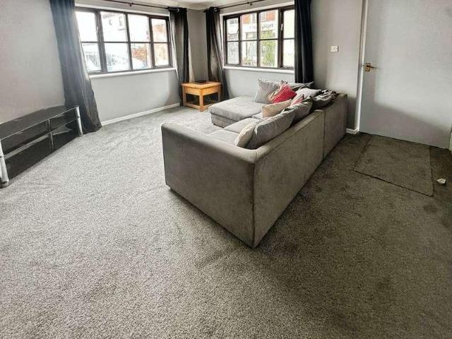 Flat for sale in Brightlingsea, Dale Hill