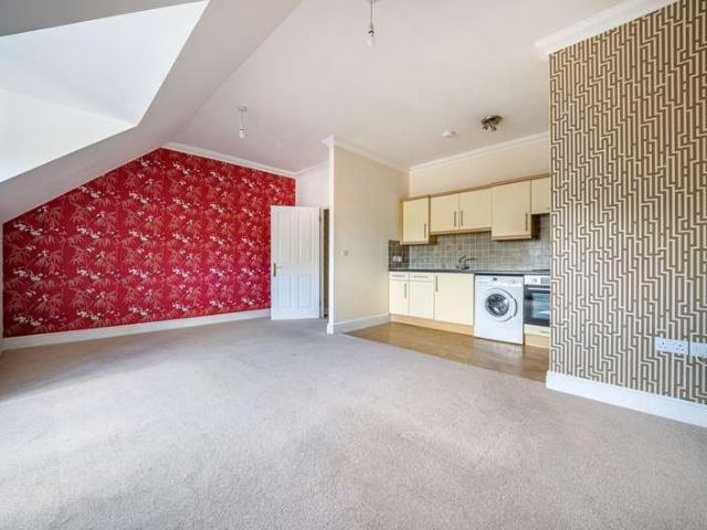 Flat for sale in Fole, Surrey