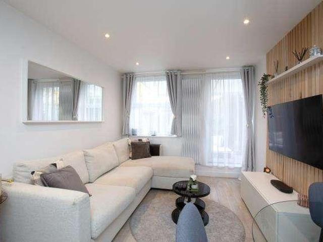 Flat for sale in South Hampstead, Greater London