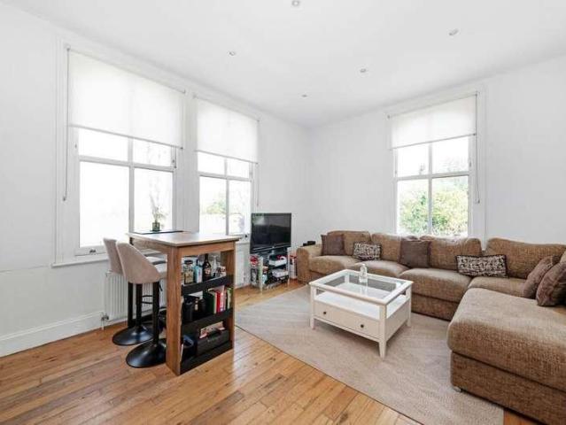 Flat for sale in Dulwich, Greater London