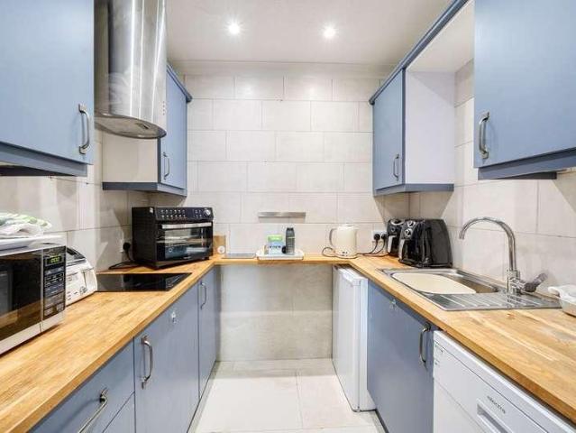 Flat for sale in Tewkesbury, Pamington